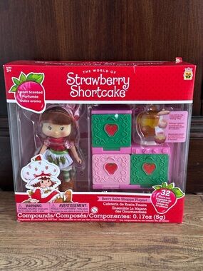 NEW Strawberry Shortcake Berry Bake Shoppe Playset